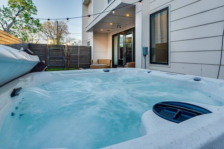 Sleeps 24!; Side by Side Units; Downtown! gallery image 2