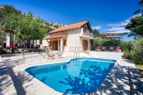 Popular Airbnb listing: Villa Zoro with heated pool, Jacuzzi in Gata