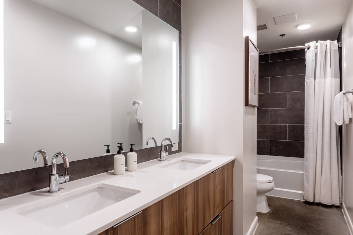 Kasa | Renovated Kitchen, Pool Access | 2nd Street