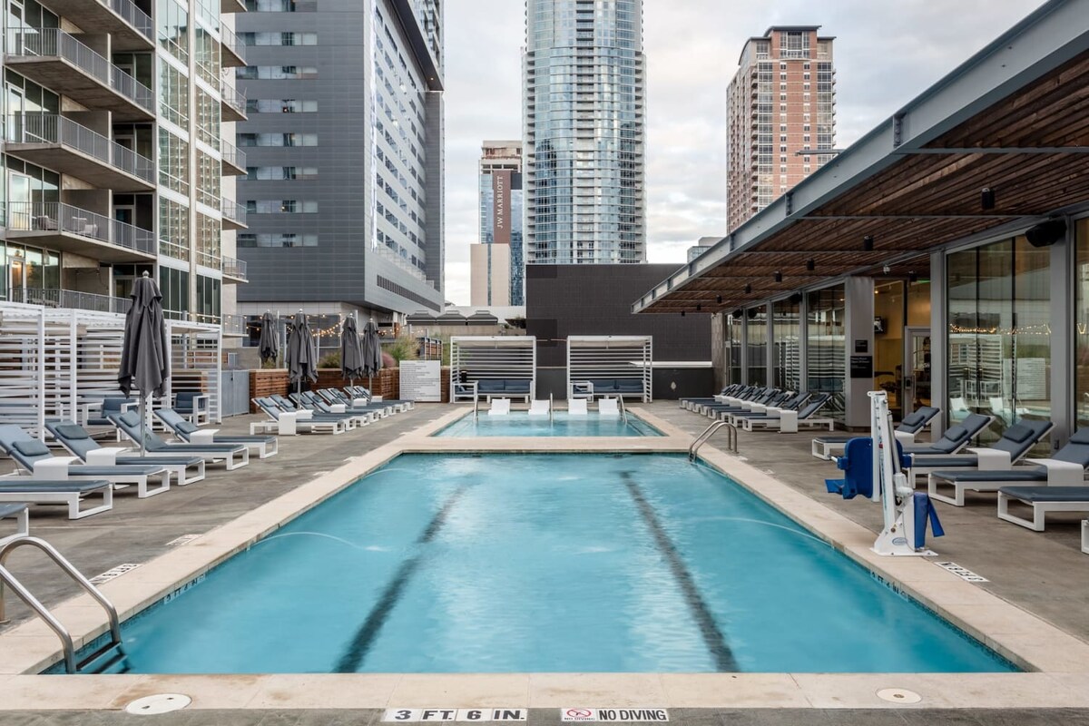 Kasa | Renovated Kitchen, Pool Access | 2nd Street