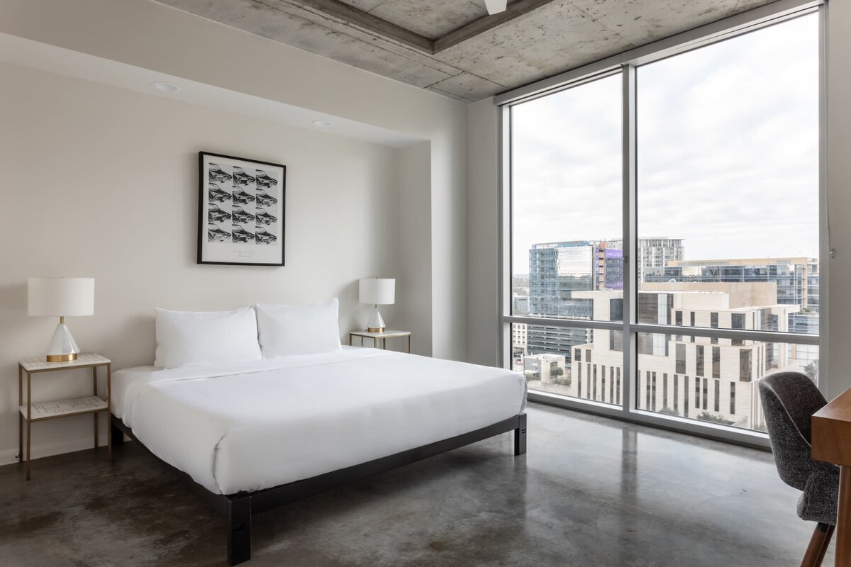 Kasa | Renovated Kitchen, Pool Access | 2nd Street