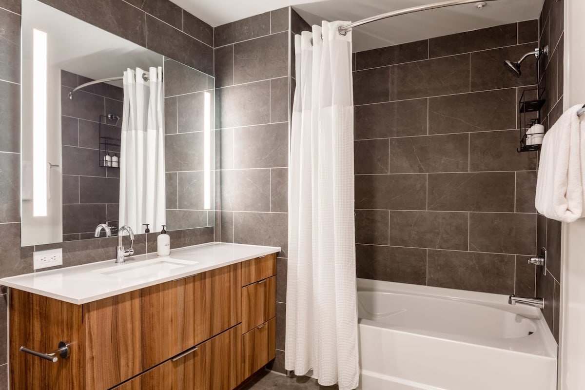 Kasa | Renovated Kitchen, Pool Access | 2nd Street