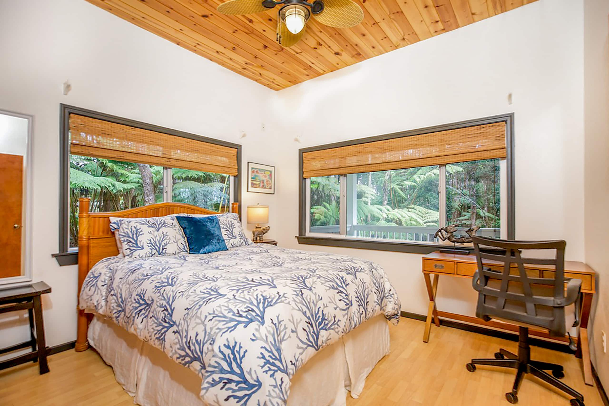 Home in Volcano · ★4.92 · 2 bedrooms · 2 beds · 1.5 baths - Image 9