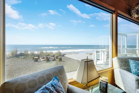 Oceanfront + Dogs + Hot Tub = Idyllic Beach House!