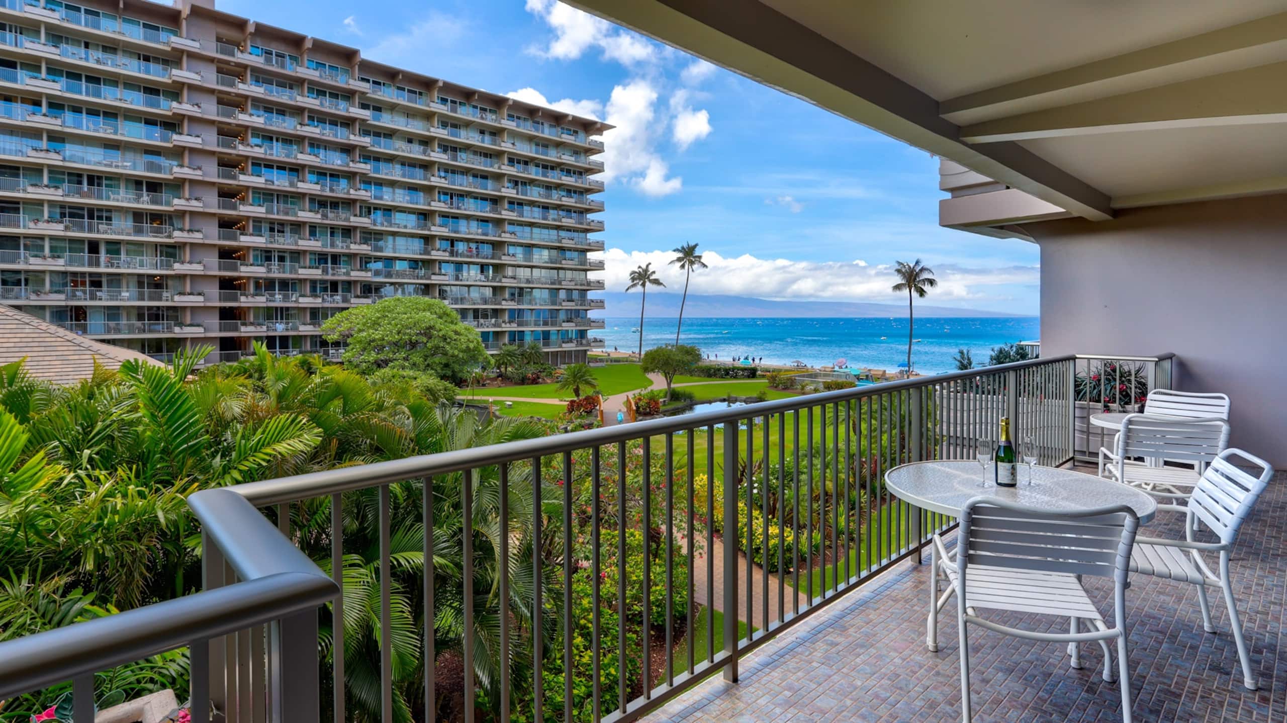 Condo in Lahaina · ★4.71 · 1 bedroom · 2 beds · 1 bath - Image 2