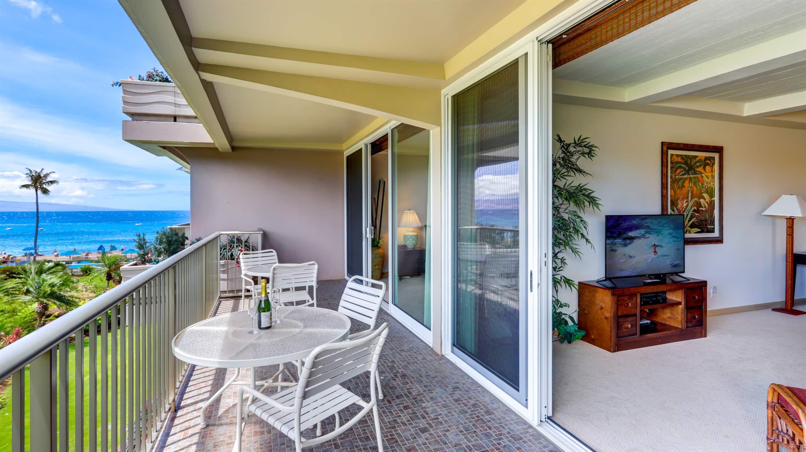 Condo in Lahaina · ★4.71 · 1 bedroom · 2 beds · 1 bath - Image 3
