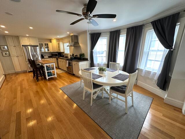 Bright and Open 2 Bed 1 Bath Apt. off Broadway gallery image 4