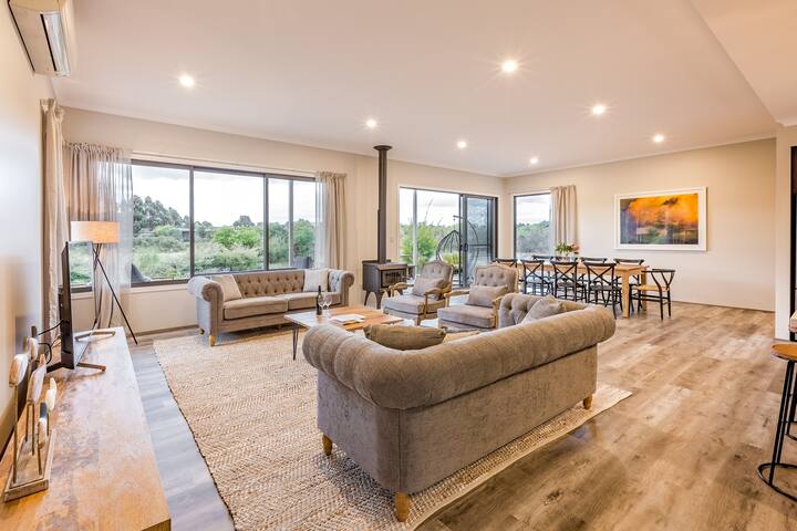 Bonnie & Piper—Lakeside & Wine Country Living gallery image 2