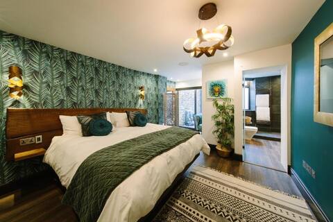 Absoluxe Suites - The Oasis