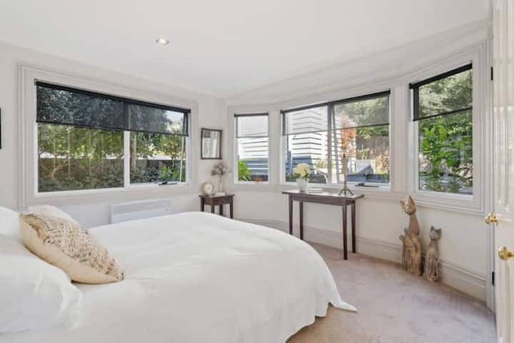 Fourth bedroom with Queen bed