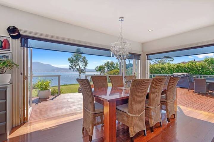 “Casa Con Vista” Luxury Waterfront Home Sleeps 10