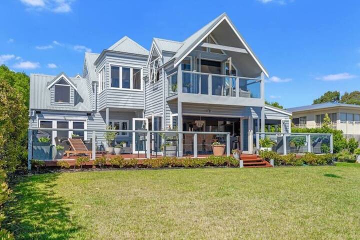 “Casa Con Vista” Luxury Waterfront Home Sleeps 10 gallery image 3