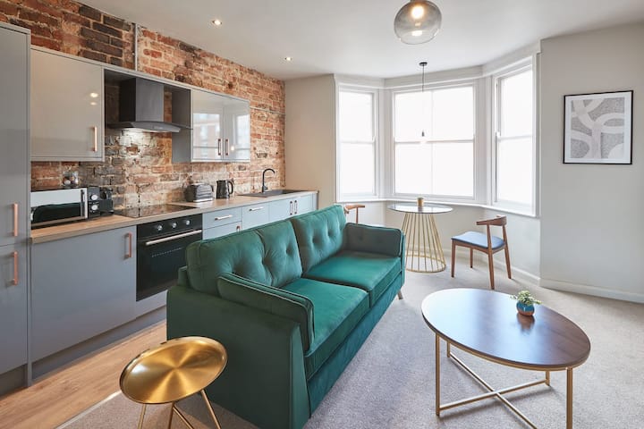 Host & Stay | Umpire's Watch @ North Marine House - Scarborough