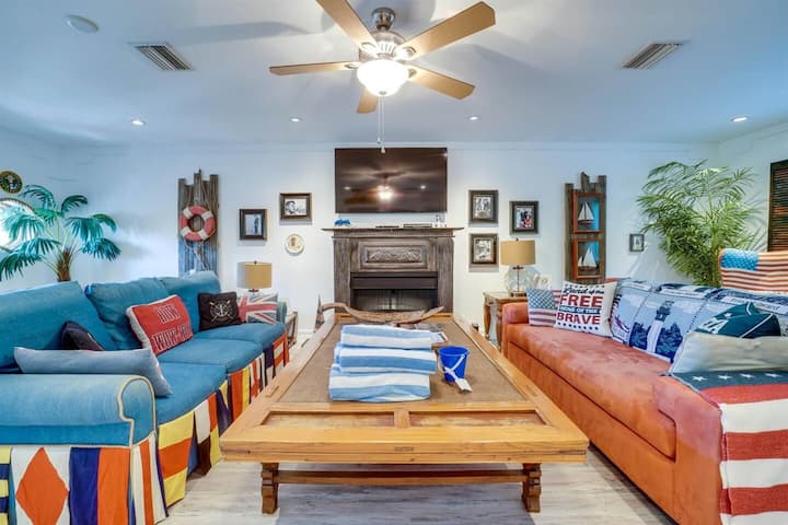 Americana Ami Lighthouse 3br W/pool + Rooftop Deck - Anna Maria, FL