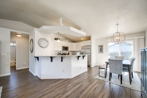 #HabitueHomes - True Blue Family Home - Near Park!