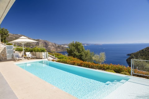 Villa Medusa with amazing seaview salt water
