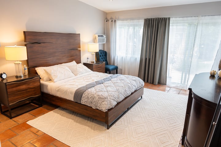 Stylish 3br House & Yard In Noho Arts District P15 - Los Angeles, CA