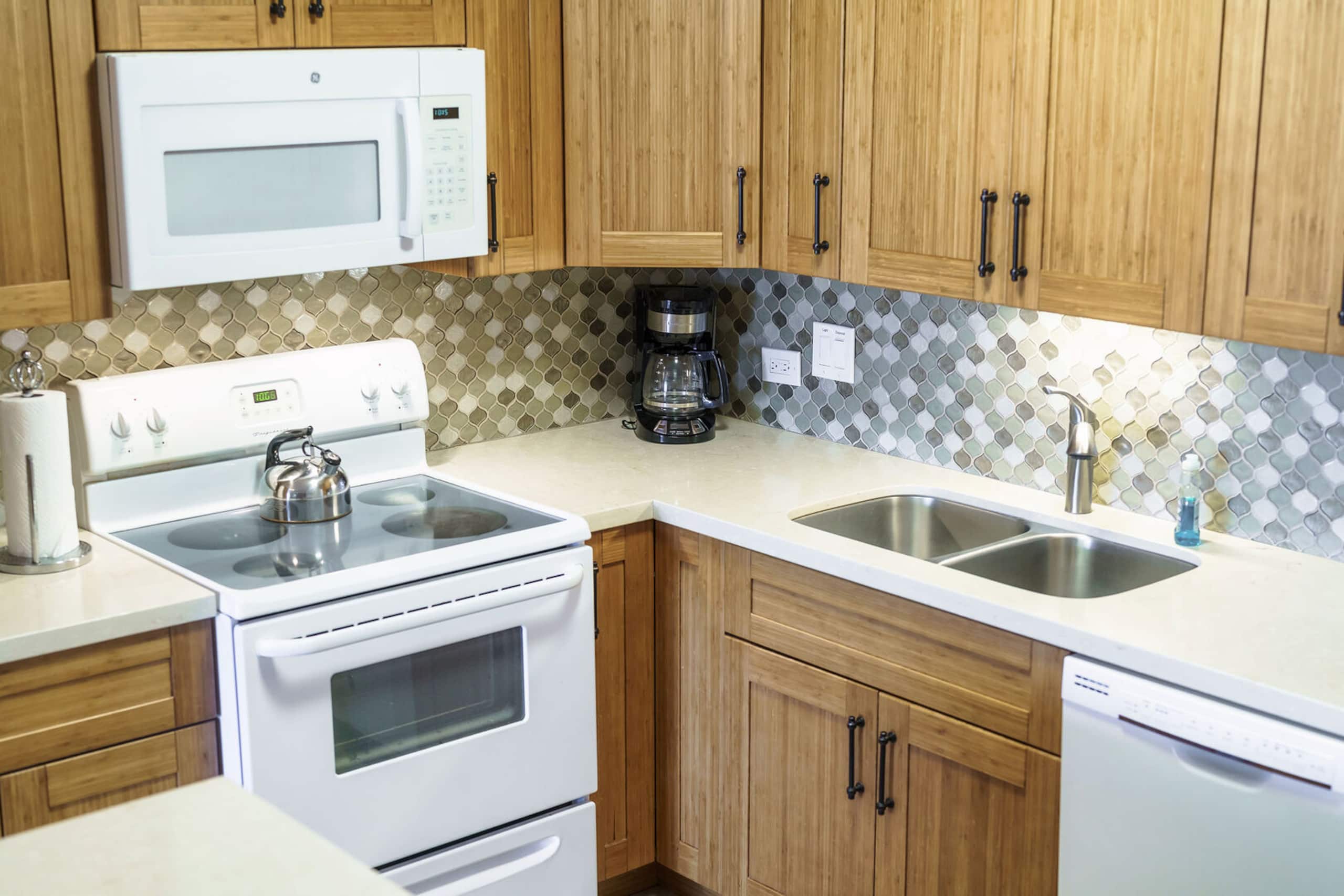 Condo in Kihei · ★4.86 · 1 bedroom · 2 beds · 2 private baths - Image 13