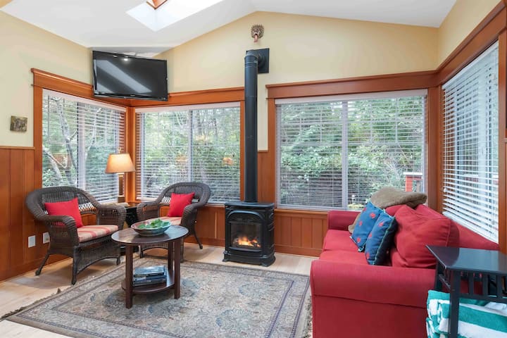 Coastal Haven-n Chesterman Beach, Hot Tub, Surf! - Tofino