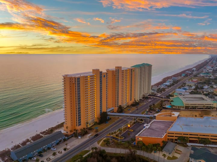 Splash Resort 405W- FREE Beach Chairs | Beachfront - Apartments
