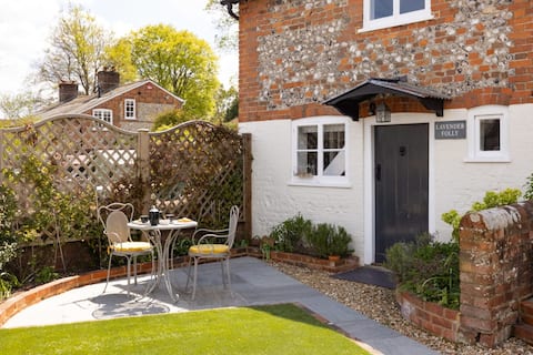 Lavender Folly - Cosy Accommodation Central Alresford