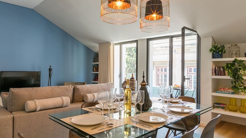 Central 2BDR Apartment with Balcony by LovelyStay