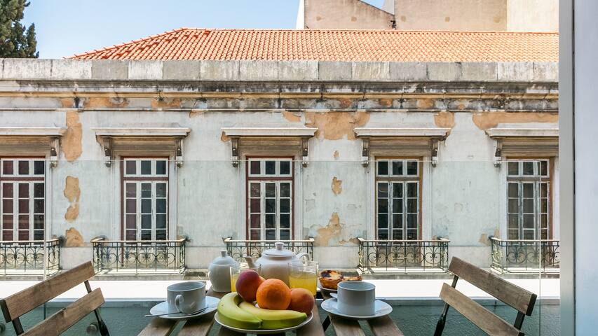 Central 2BDR Apartment with Balcony by LovelyStay gallery image 2