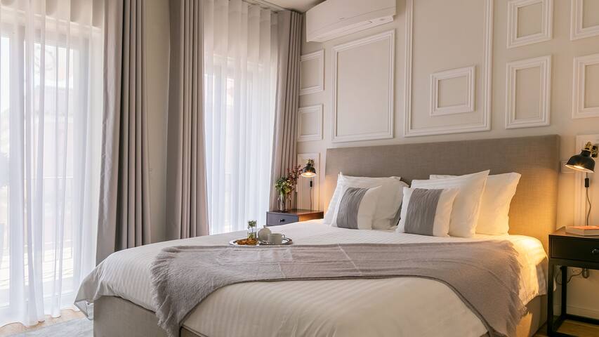 Central 2BDR Apartment with Balcony by LovelyStay gallery image 3