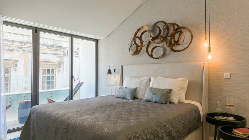 Central 2BDR Apartment with Balcony by LovelyStay gallery image 4