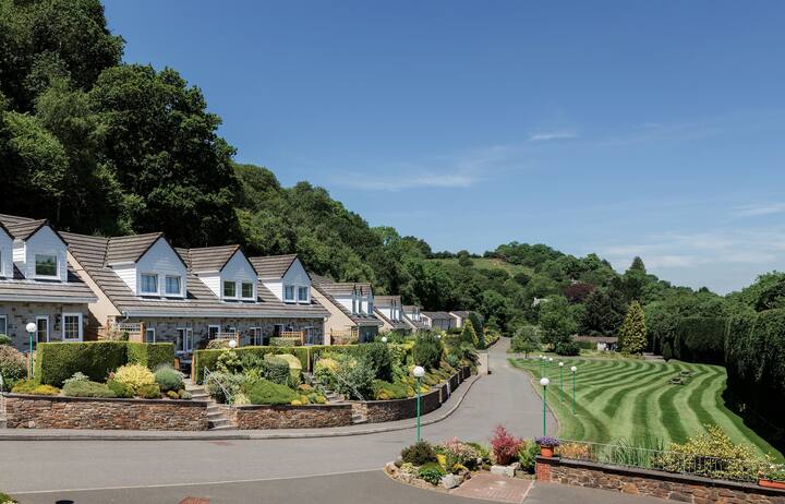 Conveniently Located To Explore All That Cornwall And Devon Have To Offer - Saltash