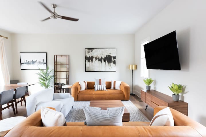 Spacious 4BR, Rooftop Patio, Garage, Walkable to L