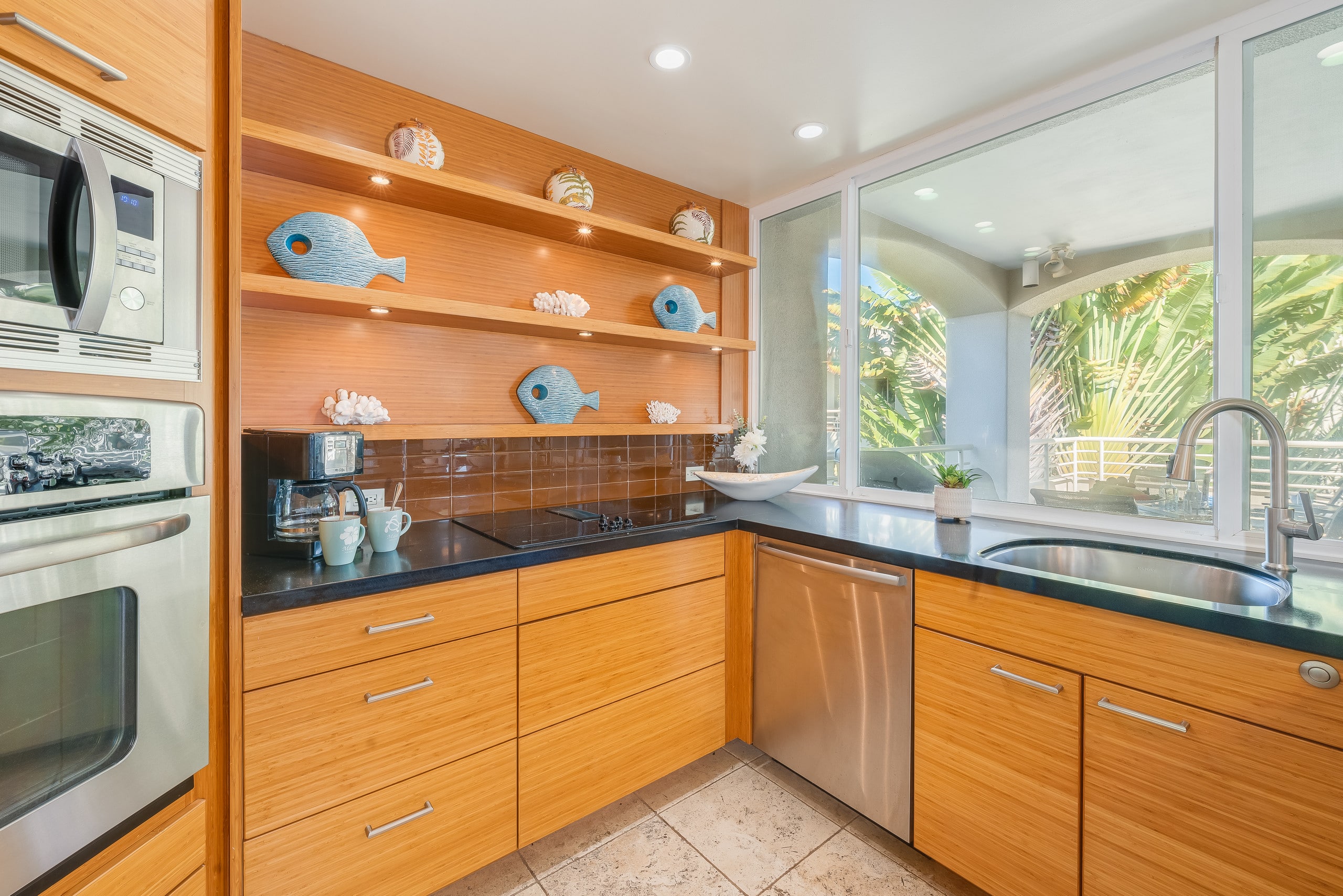 Condo in Kihei · ★4.9 · 1 bedroom · 2 beds · 2 baths - Image 9