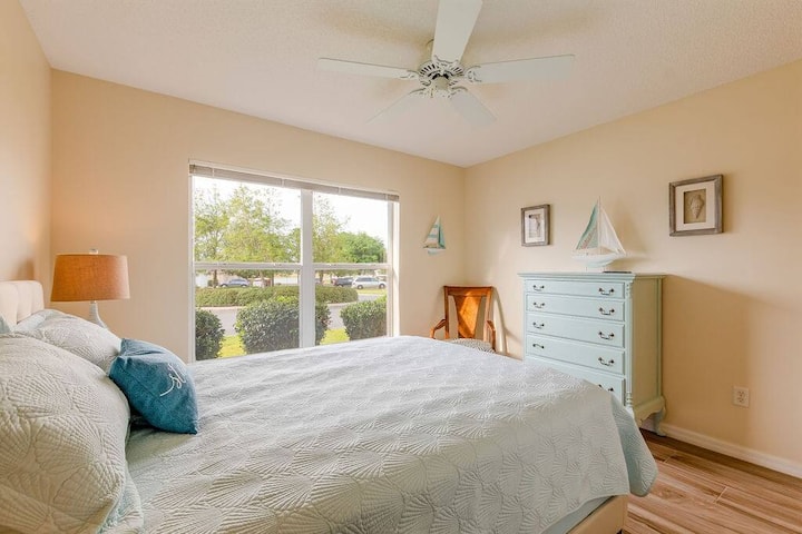 Dhoma e gjumit e dytë me dritare me përmasa të mëdha