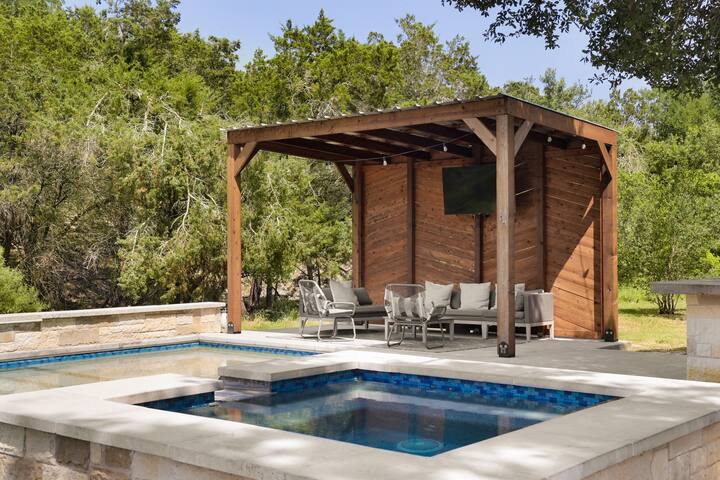 Hill Country Escape | Pool, Hot Tub & Sleeps 25 gallery image 2