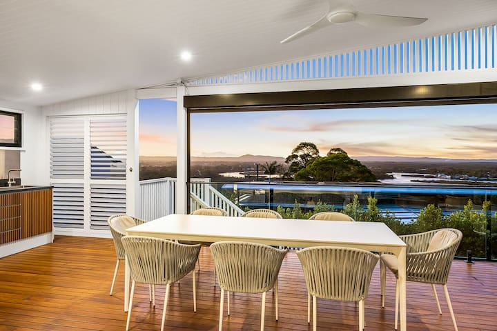 Sunset Lagoon ~ Noosa Luxury with Stunning Views