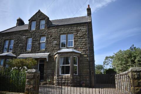 Helena, Goathland - sleeps 12, 6 beds, 4 bathrooms