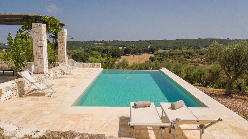 TD Trulli Terralta Panoramic Pool Over Countryside gallery image 4