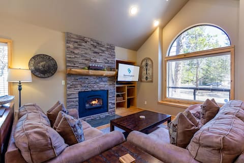 Redwood 7 - Gorgeous Home, New Hot Tub