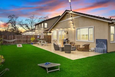 Modern-Fully Loaded-EV Charger-Big Yard-10 Min DT