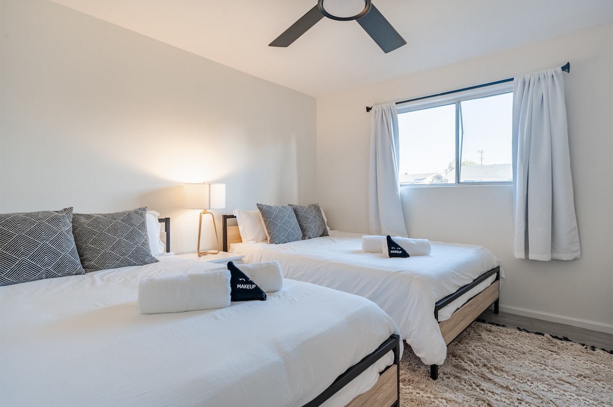 Спалня 4 - 2 легла в пълен размер, обща баня с спалня 5 + 6