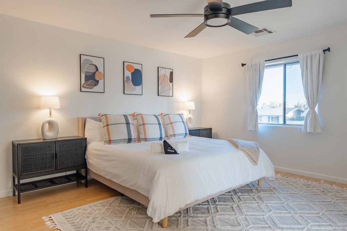 Основна спалня, суперголямо двойно легло, самостоятелна баня