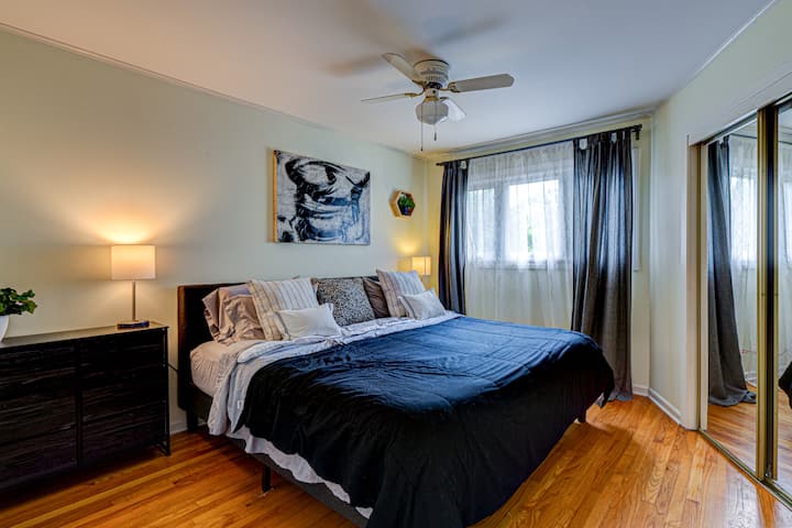 [Спалня №1 ]~ Суперголямо двойно легло, място за съхранение на дрехи, спално бельо