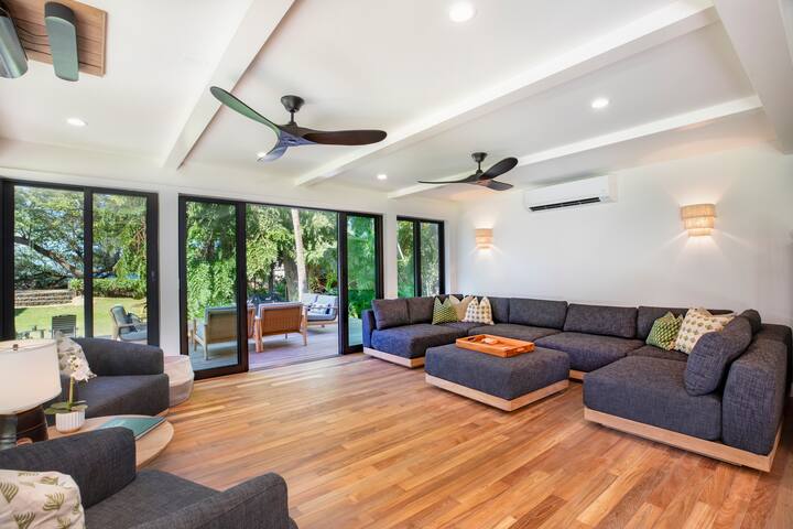 Beachfront Hui Pu w/ Gardens gallery image 4