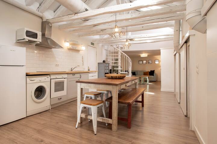 Plaza Mayor Attic apartment in Madrid gallery image 3