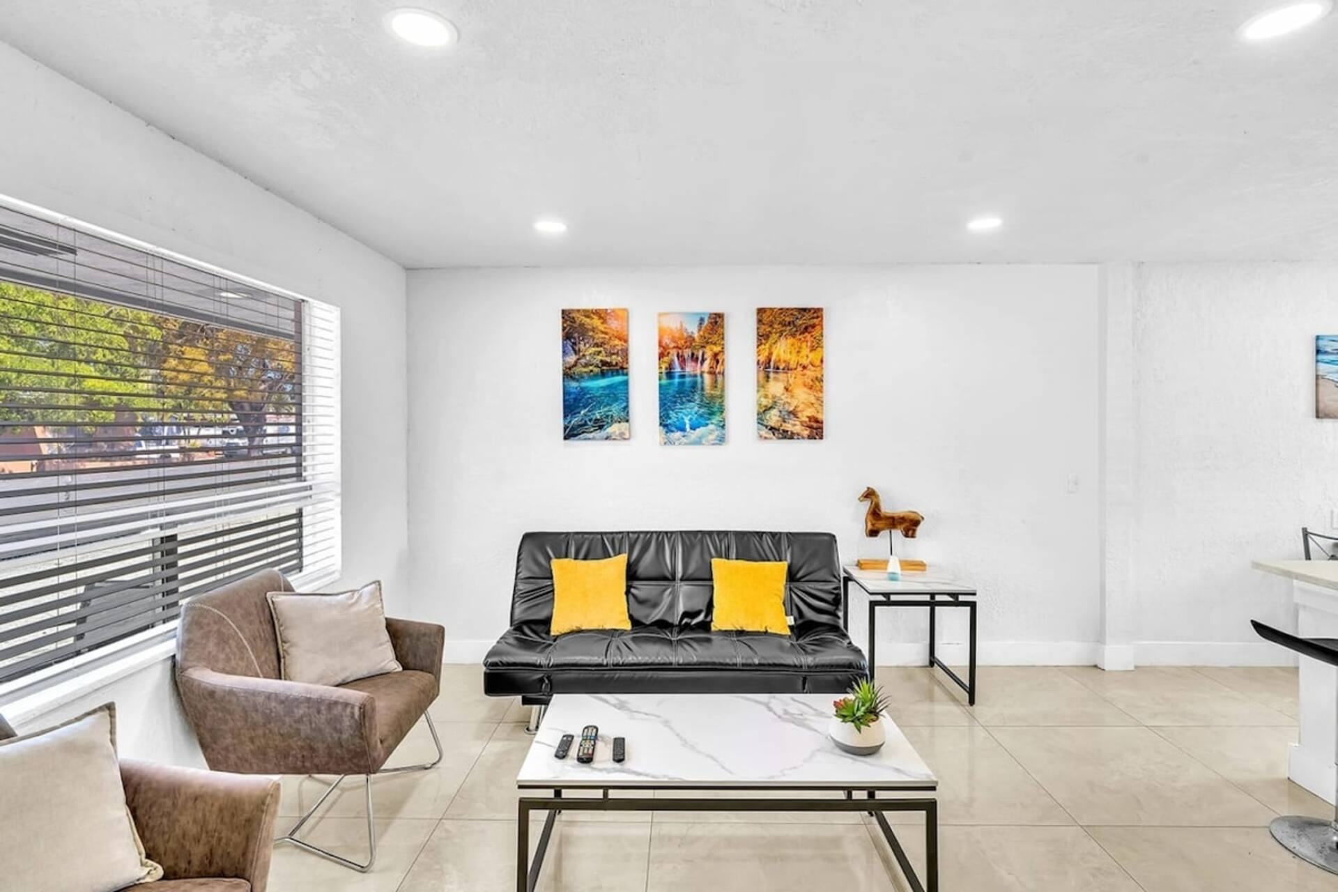 NEW Stylish 2 Bdrm Mins to Beach & Aventura Mall — photo 3