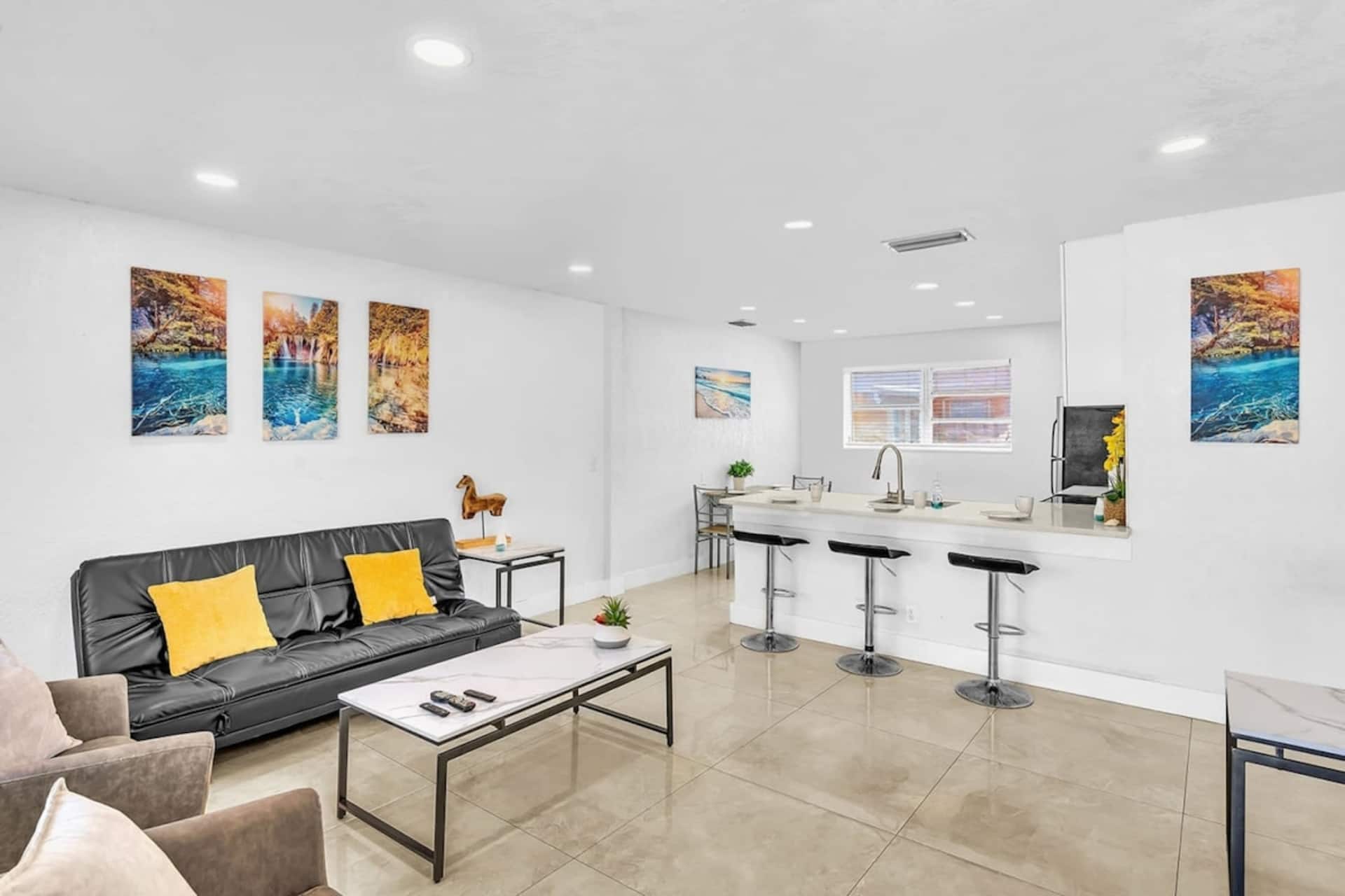 NEW Stylish 2 Bdrm Mins to Beach & Aventura Mall — photo 2