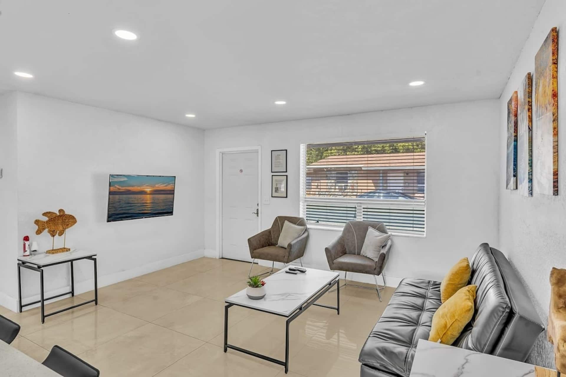 NEW Stylish 2 Bdrm Mins to Beach & Aventura Mall — photo 4
