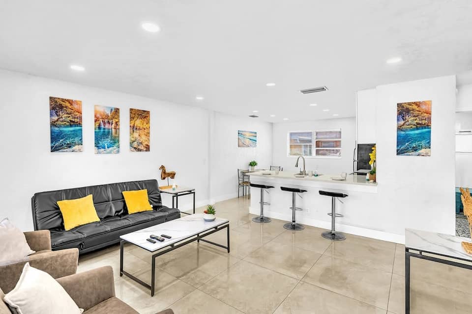 NEW Stylish 2 Bdrm Mins to Beach & Aventura Mall — photo 1