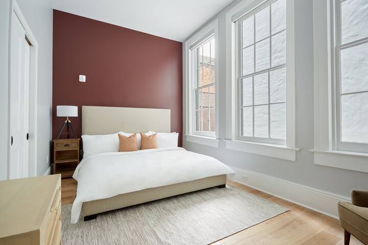 Sonder at The Vitascope | Accessible 3BR Apartment gallery image 3