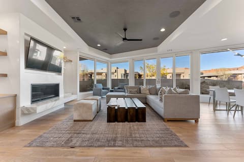 1 Casa Encanto: Stunning! In Parade Of Homes